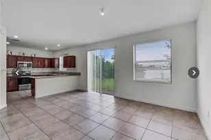 10091 W 35th Ln, Hialeah, FL 33018 - Photo 9