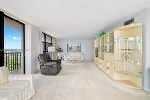 600 Parkview Dr, Hallandale Beach, FL 33009 - Photo 17