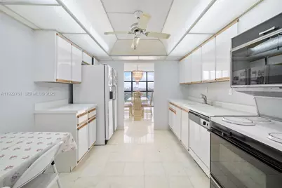 600 Parkview Dr #831, Hallandale Beach, FL 33009 - Photo 9