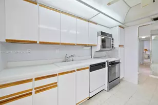 600 Parkview Dr, Hallandale Beach, FL 33009 - Photo 11