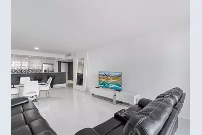 19370 E Collins Ave #627, Sunny Isles Beach, FL 33160 - Photo 3