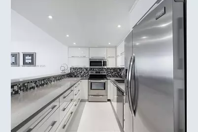 19370 E Collins Ave #627, Sunny Isles Beach, FL 33160 - Photo 5