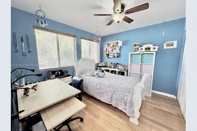 1736 SW 109th Ter, Davie, FL 33324 - Photo 27