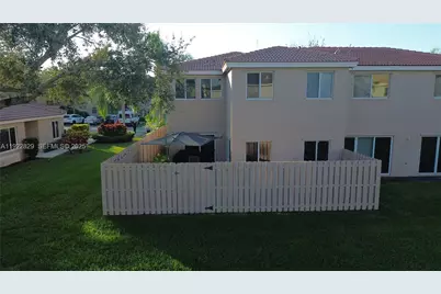 1736 SW 109th Ter, Davie, FL 33324 - Photo 47