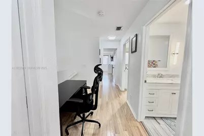 1736 SW 109th Ter, Davie, FL 33324 - Photo 23