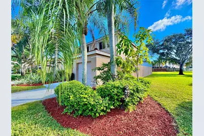 1736 SW 109th Ter, Davie, FL 33324 - Photo 3