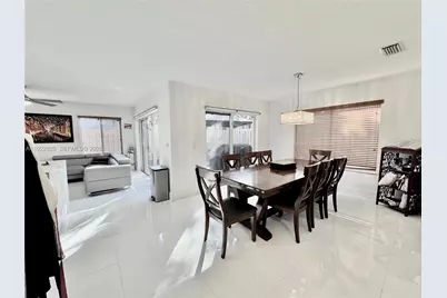 1736 SW 109th Ter, Davie, FL 33324 - Photo 9