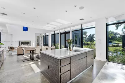 1009 NE 104th St, Miami Shores, FL 33138 - Photo 25