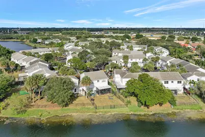 4852 Grapevine Way, Davie, FL 33331 - Photo 3