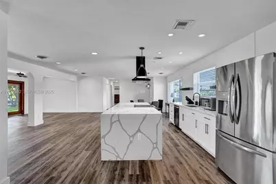 2106 NE 16th Ave, Wilton Manors, FL 33305 - Photo 9