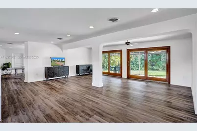 2106 NE 16th Ave, Wilton Manors, FL 33305 - Photo 13