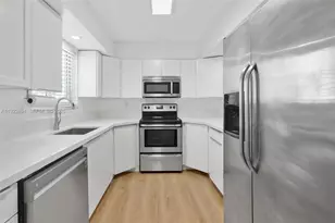 1601 Bay Rd, Miami Beach, FL 33139 - Photo 13