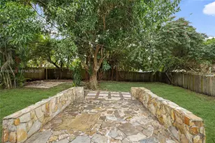 810 Ridgewood Dr, West Palm Beach, FL 33405 - Photo 23