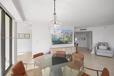 1000 W Island Blvd #504, Aventura, FL 33160 - Photo 3