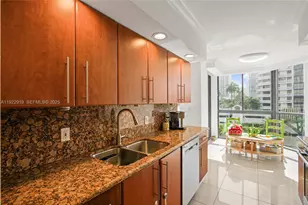 1000 W Island Blvd, Aventura, FL 33160 - Photo 31
