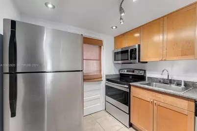 201 Galen Drive #104, Key Biscayne, FL 33149 - Photo 5