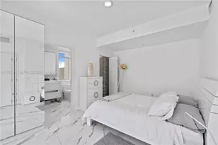 300 S Biscayne Blvd, Miami, FL 33131 - Photo 13