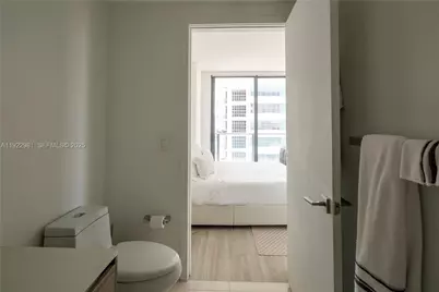 121 NE 34th St #2701, Miami, FL 33137 - Photo 25