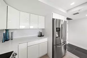 400 South Pointe Dr, Miami Beach, FL 33139 - Photo 7