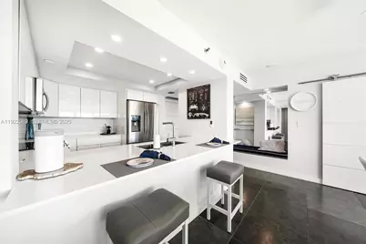 400 S Pointe Dr #401, Miami Beach, FL 33139 - Photo 9