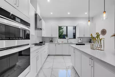 4363 NW 81st Ave, Doral, FL 33166 - Photo 7