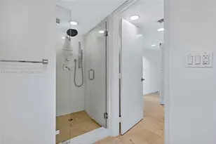 520 Brickell Key Dr, Miami, FL 33131 - Photo 33