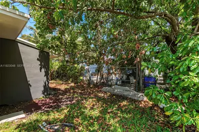 171 NW 70th St, Miami, FL 33150 - Photo 5