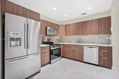 11462 NW 48th Ter, Doral, FL 33178 - Photo 9