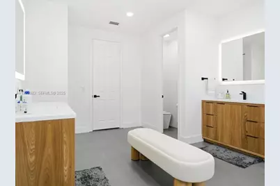 8780 NW 98th Ct, Doral, FL 33178 - Photo 31