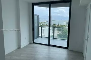 121 NE 34th St, Miami, FL 33137 - Photo 11