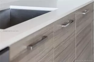 121 NE 34th St, Miami, FL 33137 - Photo 5