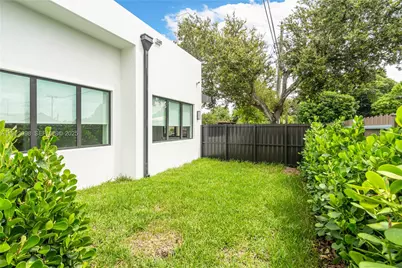 2260 E 9th Ave, Hialeah, FL 33013 - Photo 27