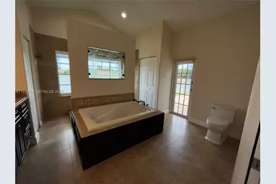 1127 Laguna Springs Dr, Weston, FL 33326 - Photo 19