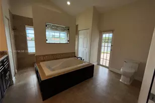 1127 Laguna Springs Dr, Weston, FL 33326 - Photo 19