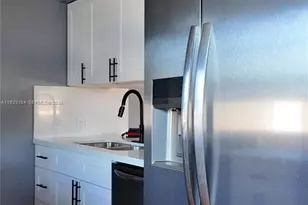 465 SW 86th Ave, Pembroke Pines, FL 33025 - Photo 1