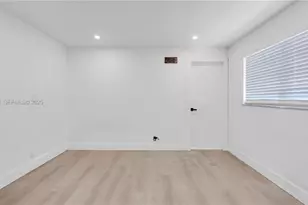 32 SW 9th St, Hallandale Beach, FL 33009 - Photo 5