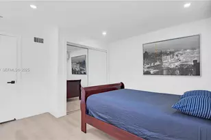 32 SW 9th St, Hallandale Beach, FL 33009 - Photo 13