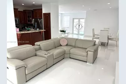 7952 NW 198th St, Hialeah, FL 33015 - Photo 7