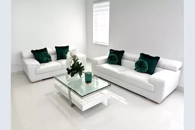 7952 NW 198th St, Hialeah, FL 33015 - Photo 3