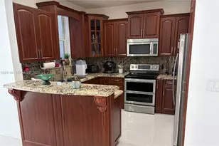 7952 NW 198th St, Hialeah, FL 33015 - Photo 9