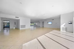 100 Golden Isles Dr, Hallandale Beach, FL 33009 - Photo 19