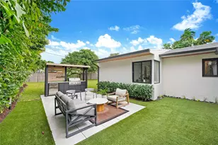 7553 W Treasure Dr, North Bay Village, FL 33141 - Photo 3