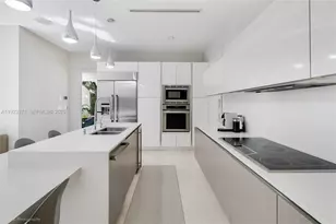 137 W Shore Dr W, Miami, FL 33133 - Photo 17