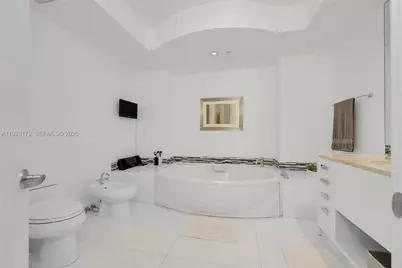 18201 Collins Ave #1002, Sunny Isles Beach, FL 33160 - Photo 17