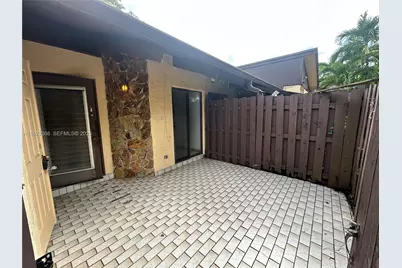 534 Briarwood Cir #1-48, Hollywood, FL 33024 - Photo 3