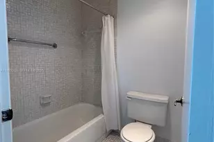 534 Briarwood Cir, Hollywood, FL 33024 - Photo 21