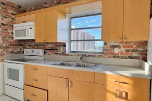 4713 NW 7th St, Miami, FL 33126 - Photo 9