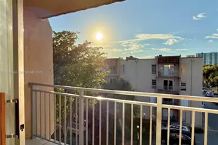 4713 NW 7th St, Miami, FL 33126 - Photo 11