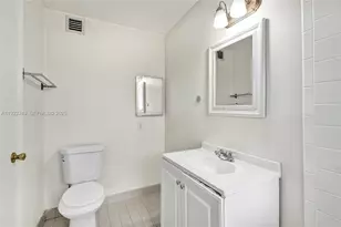 15555 N Miami Lakeway N, Miami Lakes, FL 33014 - Photo 27