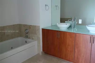 315 NE 3rd Ave #2005, Fort Lauderdale, FL 33301 - Photo 9